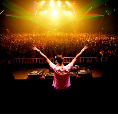 DJ ADRIAN V